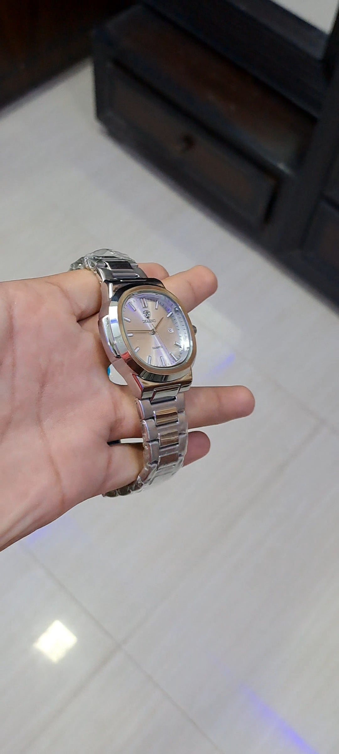 Premium Stainless Steel Quartz Wrist Watch – Elegant Dial.